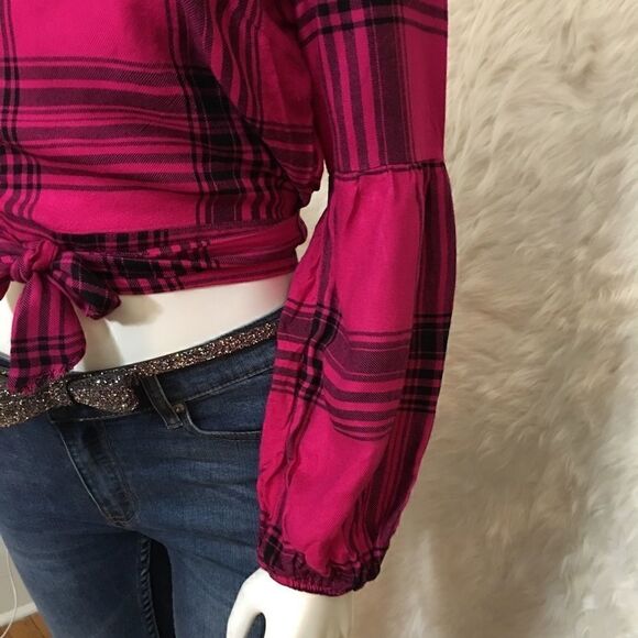 Wild Fable crop wrap top with puffed sleeves! SOFT - Picture 3 of 9